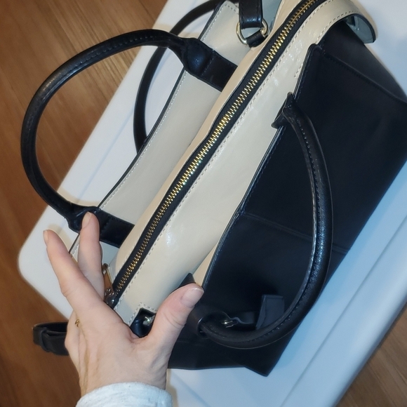 Zara Basics Collection Faux leather black bag. - Picture 2 of 8